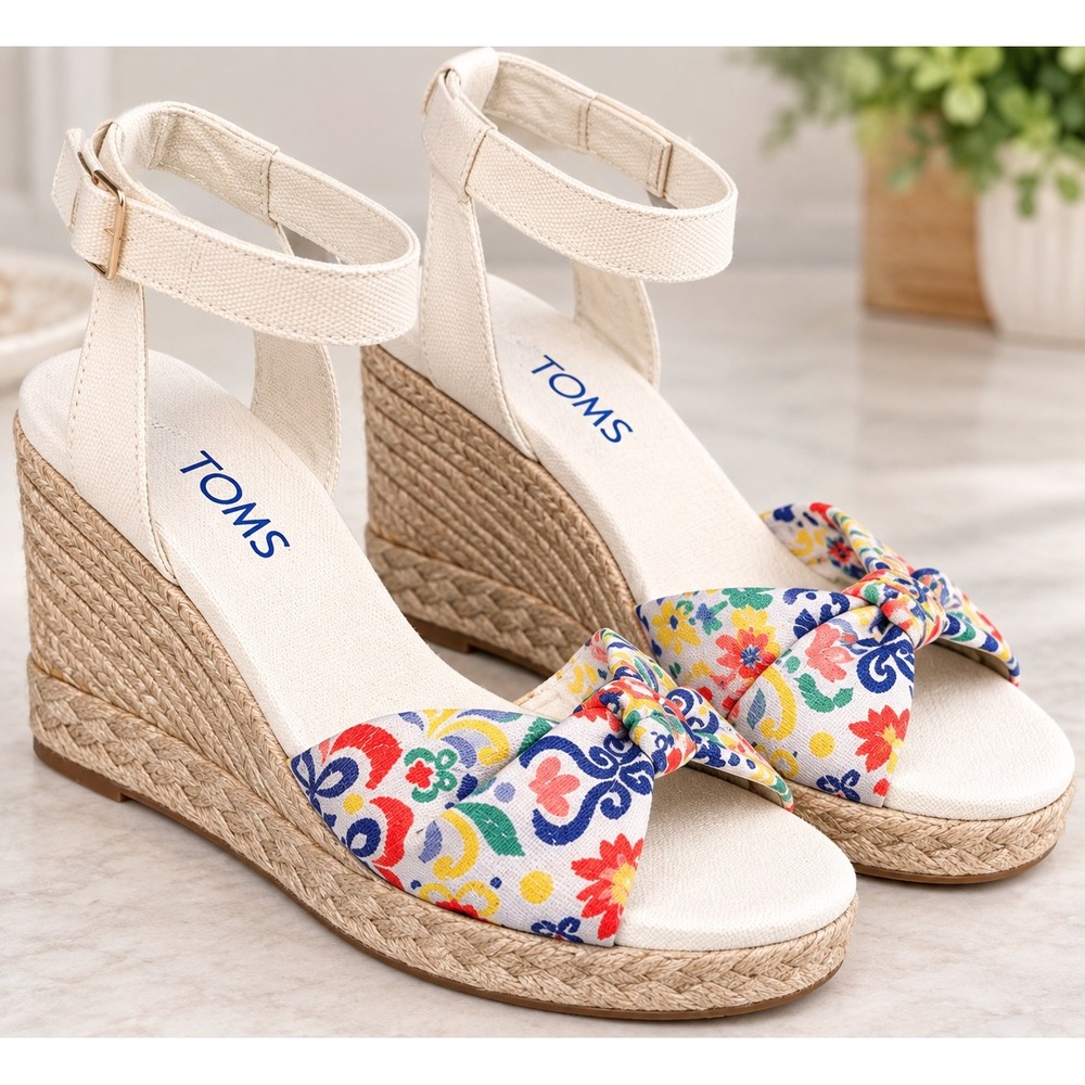 TOMS Marisela Wedge Sandals White Mediterranean Tile Print Espadrille Size 8 NWT